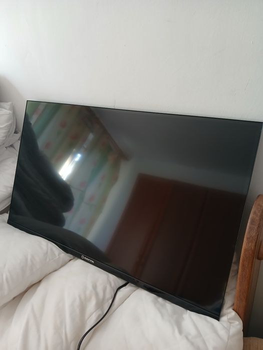 Telewuzor MANTA 32LHN124E z wieszakiem, posiadam również nóżki.