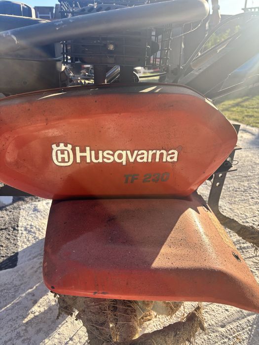Motocultivadora Husqvarna TF 230 como nova