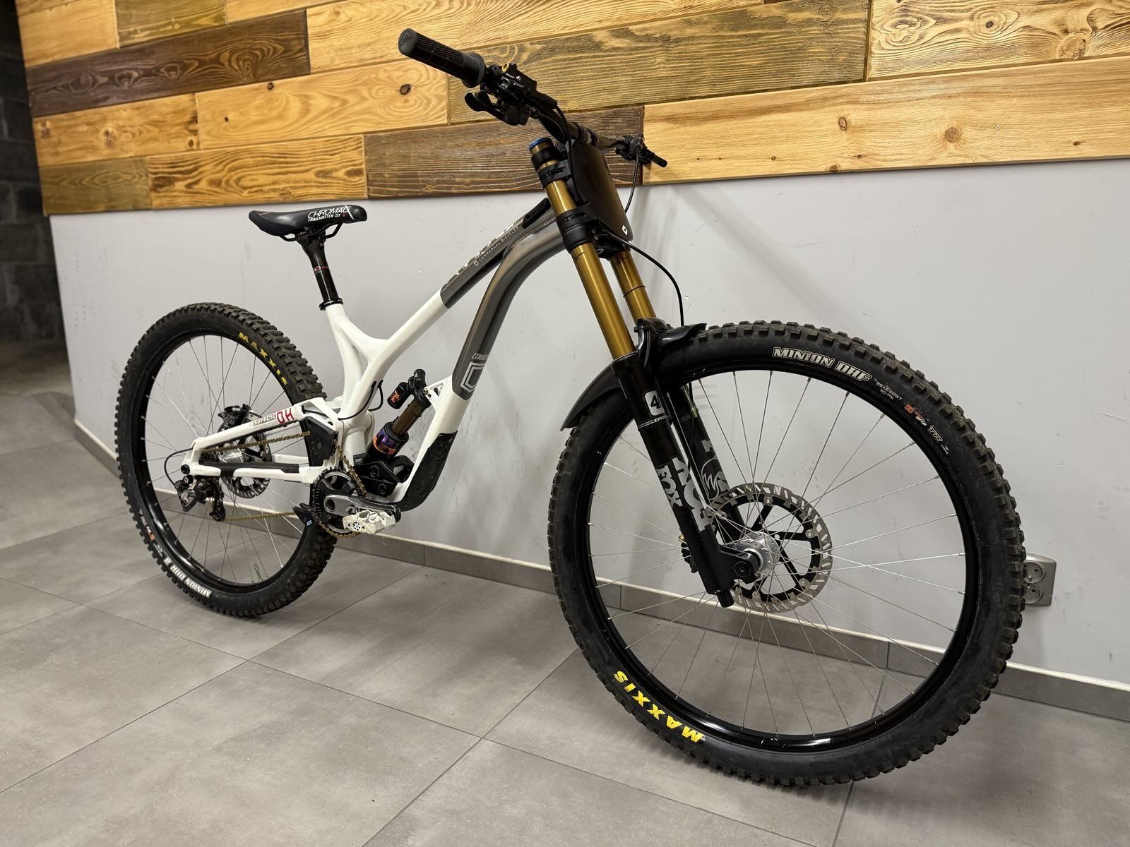 Commencal Supreme 29 Downhill