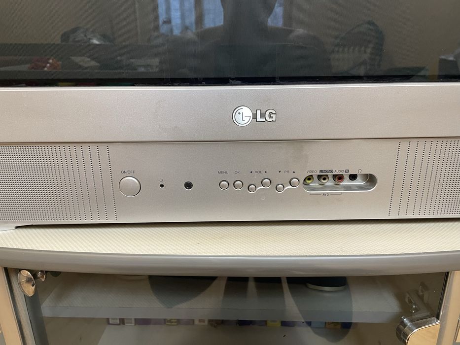 Телевізор lg в відмінному стані