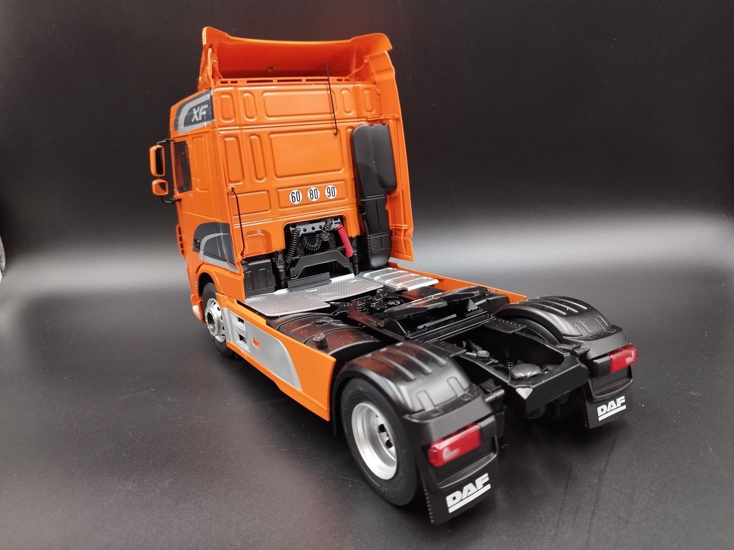 1:18 Premium ClassiXXs 2016 DAF XF Space Cab Orange model nowy