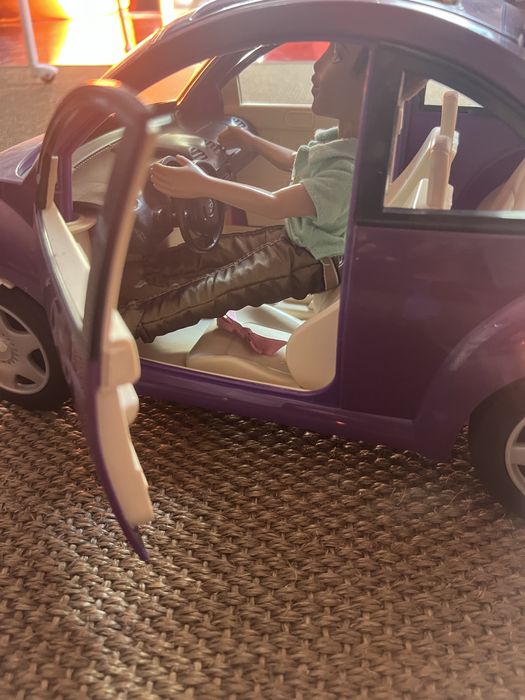 Carro de barbie com o namorado