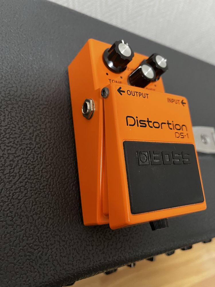 Гітарна педаль ефекту Boss DS-1 distortion