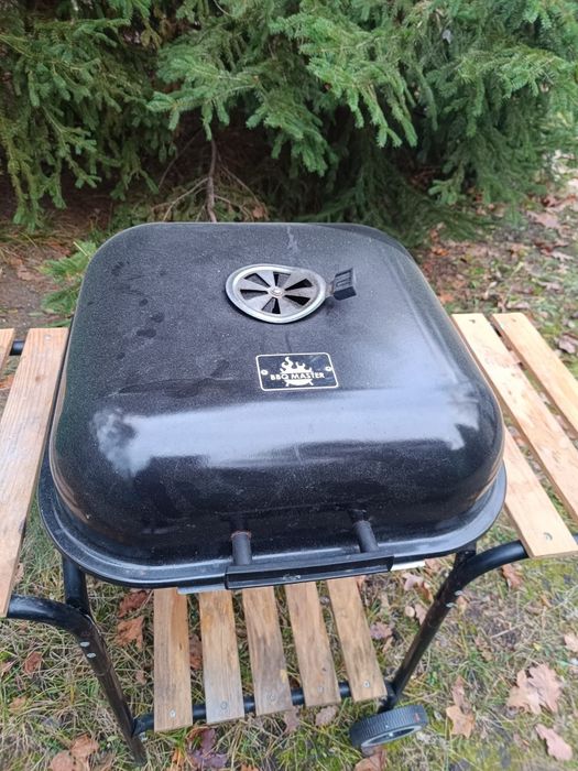 Grill ogrodowy na kółkach