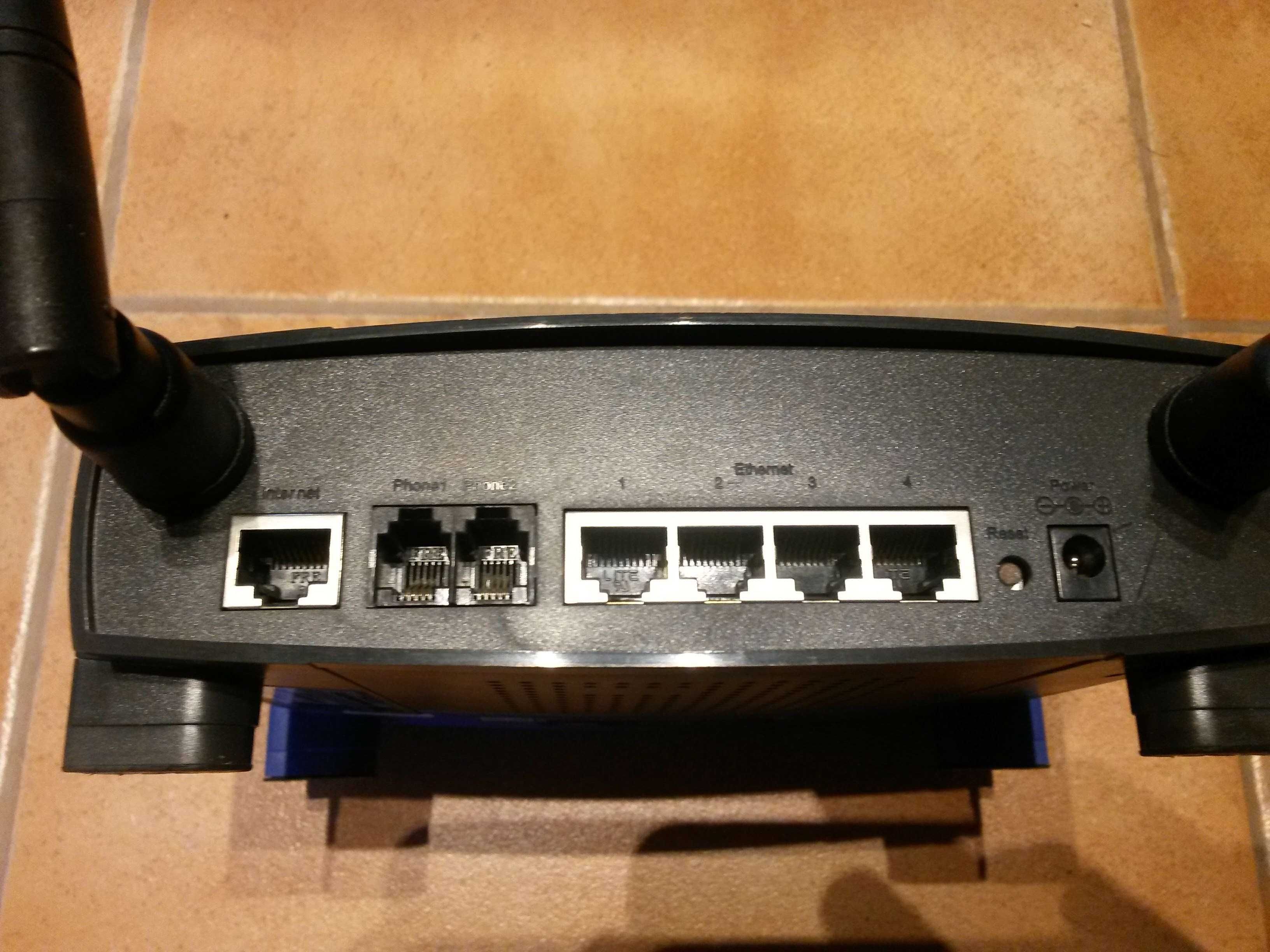 Router LiNKSYS WRT54GP2A-AT z bramką VOIP - bez zasilacza