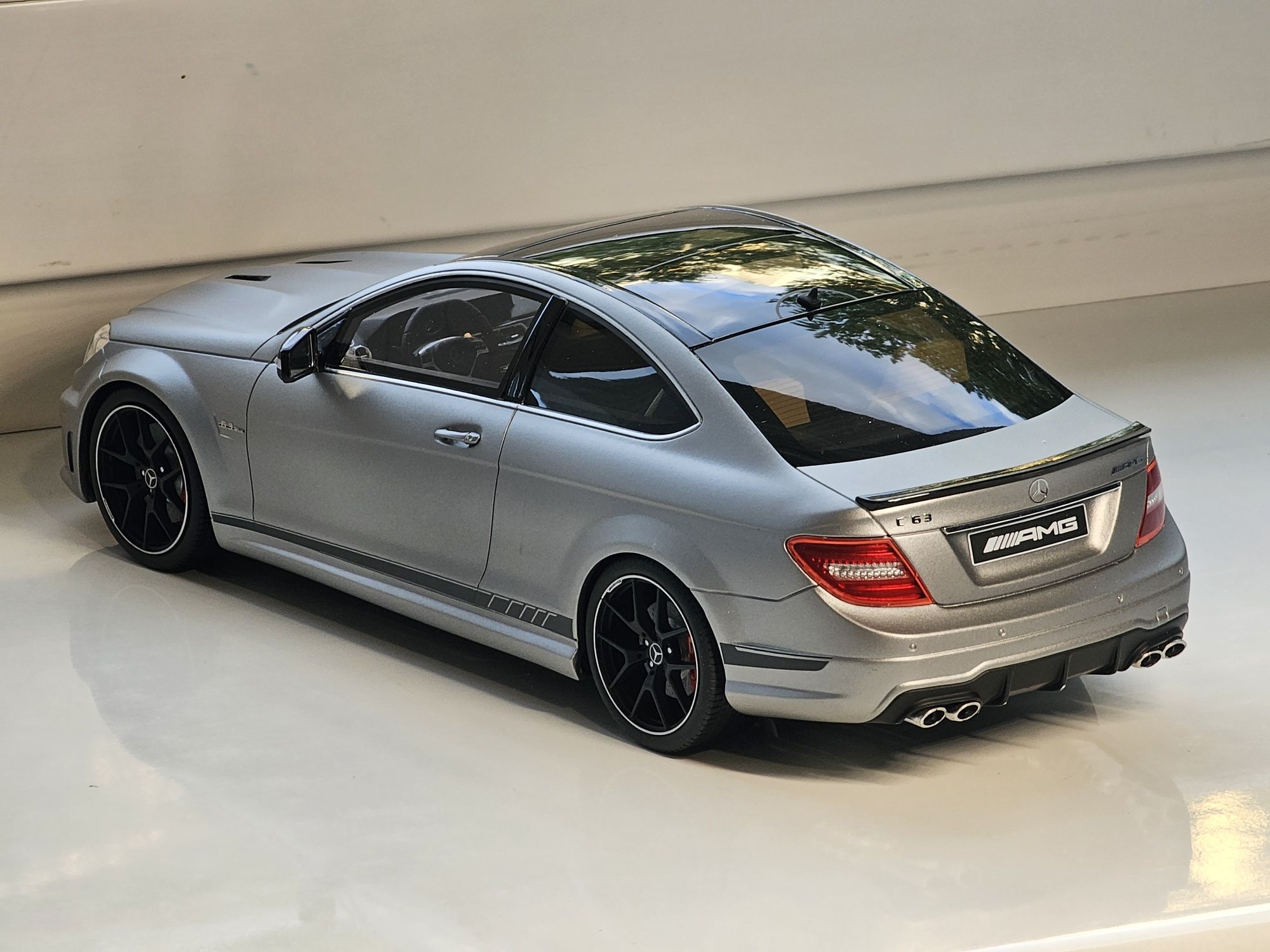 Mercedes-Benz C63 AMG 507 Edition GT SPIRIT 1:18