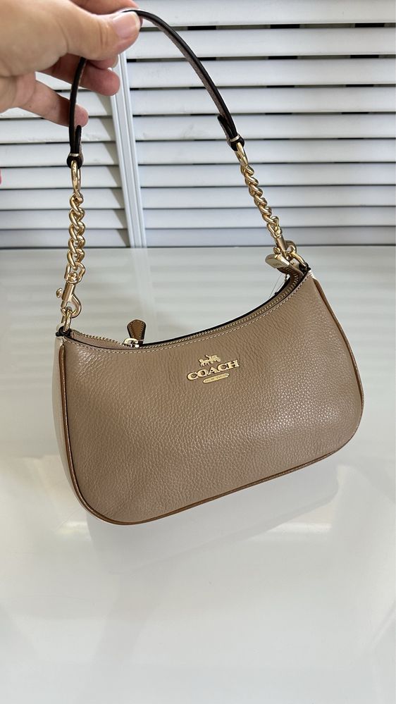 Бежева маленька сумка Teri Shoulder Beige Coach