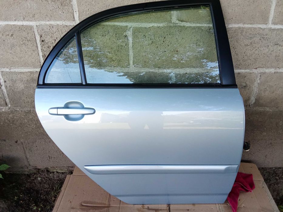 Toyota Corolla e12 drzwi tylne prawe sedan kombi kolor 8s1 japończyk