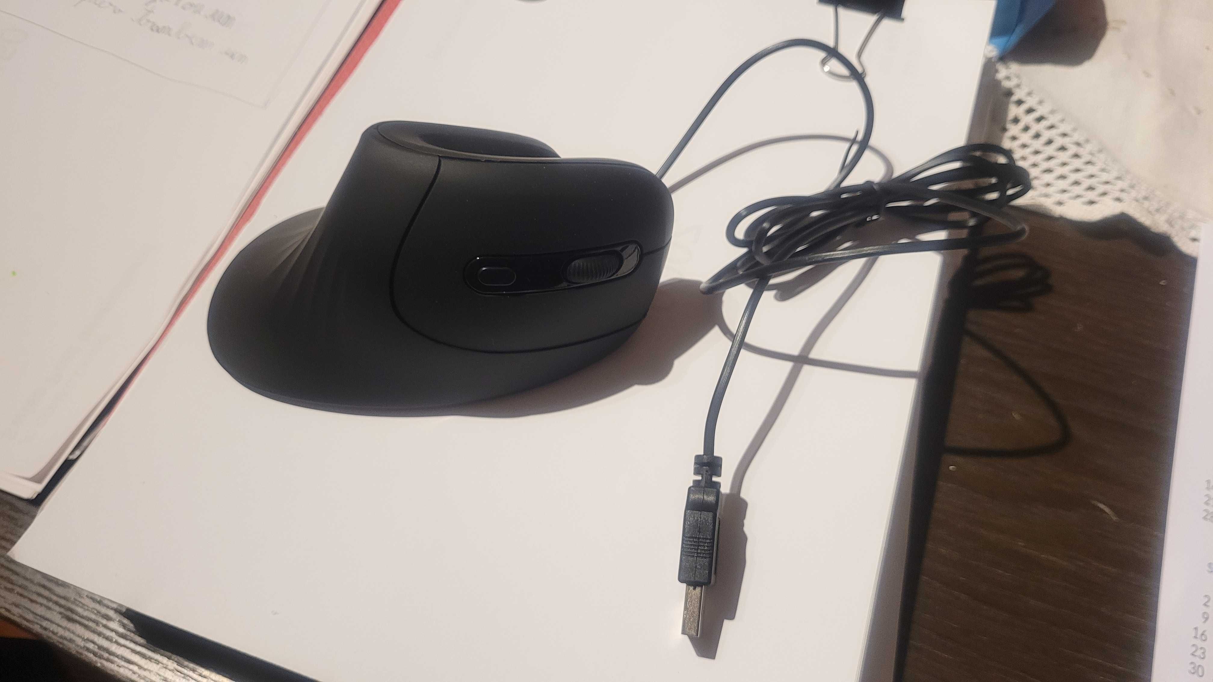 Rato ergonômico vertical com fio com dpi's ajustáveis até 1600dpi