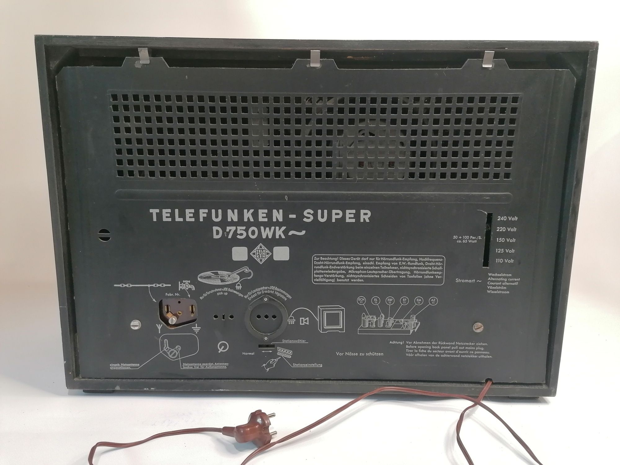Радіоприймач Telefunken D750WK. 1939/40 рік. Німеччина.