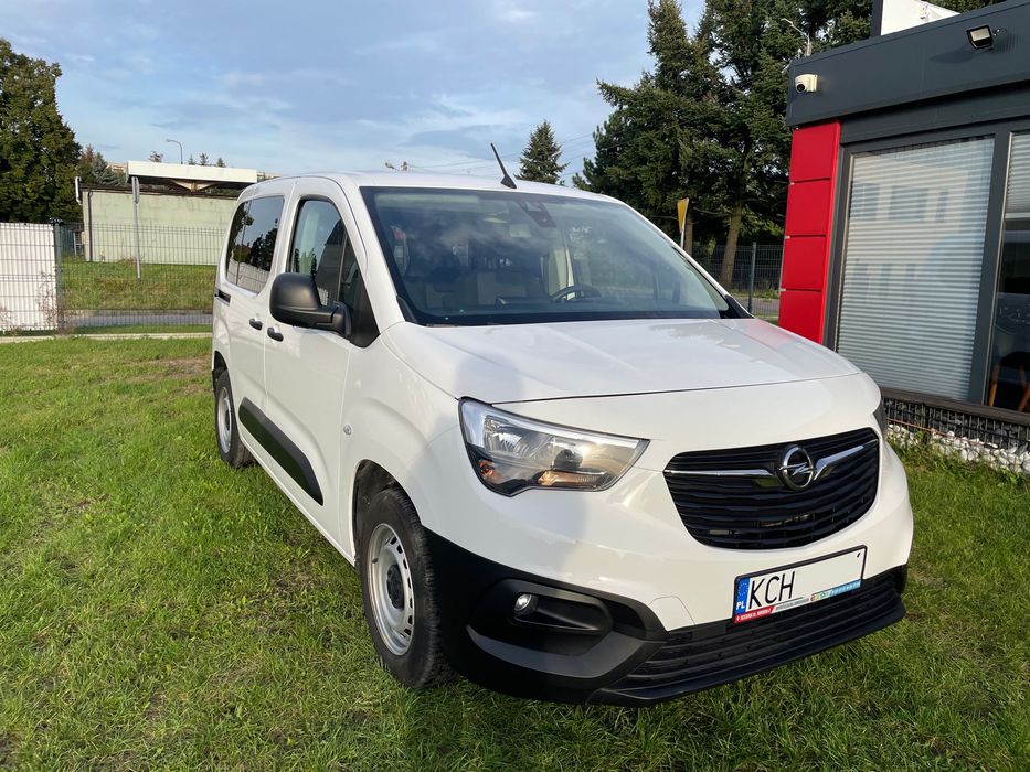 Wypożyczalnia samochodów van 5 osobowy Opel Combo Berlingo Rifter
