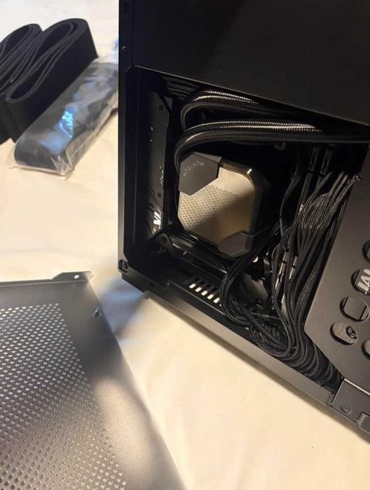 Torre Gaming ITX - RTX 4070Ti / Ryzen 5 8400f