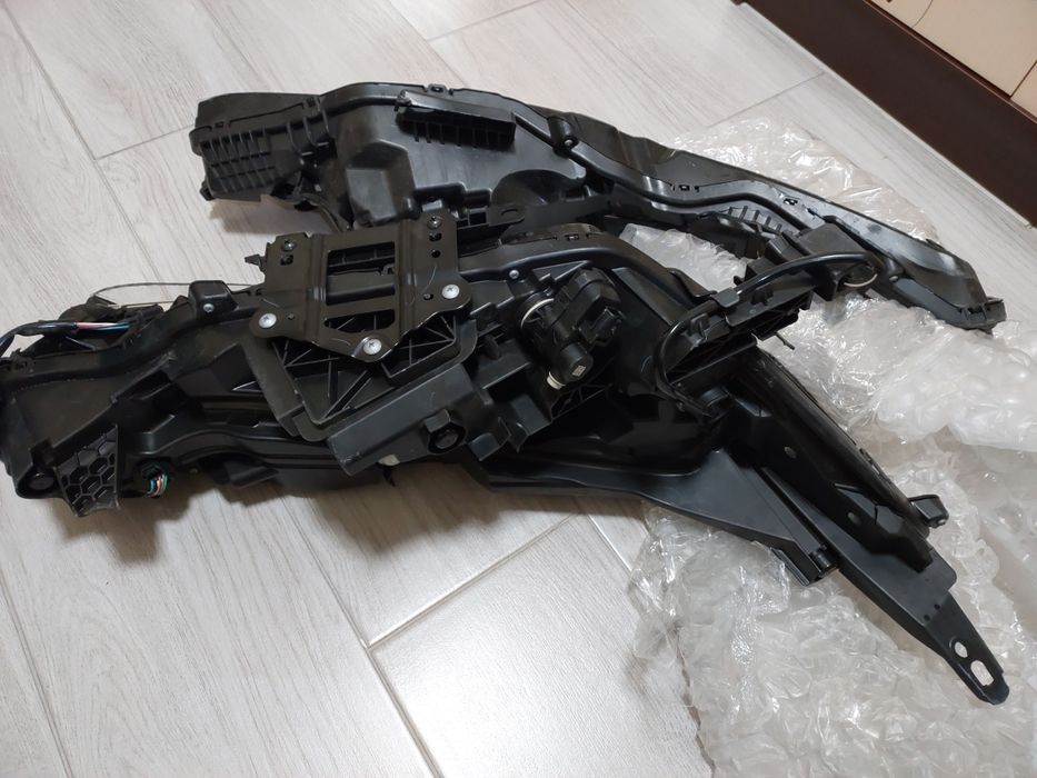 Nissan Ariya ліва фара на запчастини