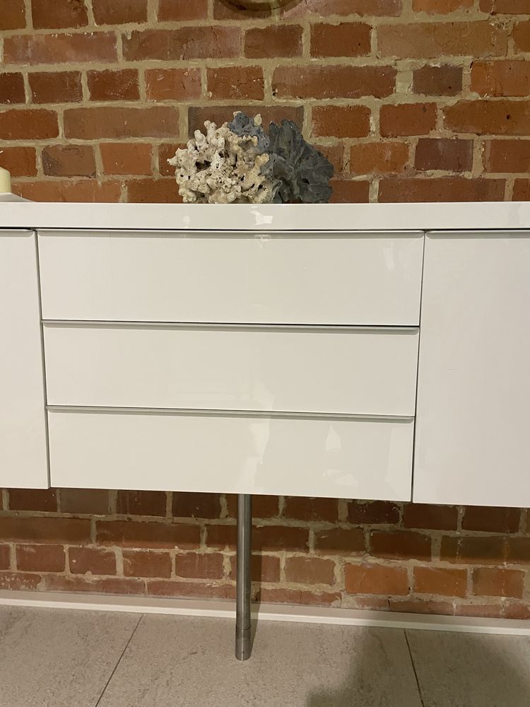 Szafka Ikea stojąca i powieszona