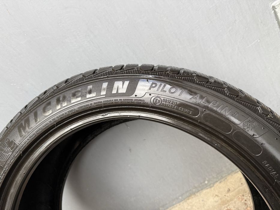 Michelin Pilot Alpin 5 235/45 R18 98V зима шини