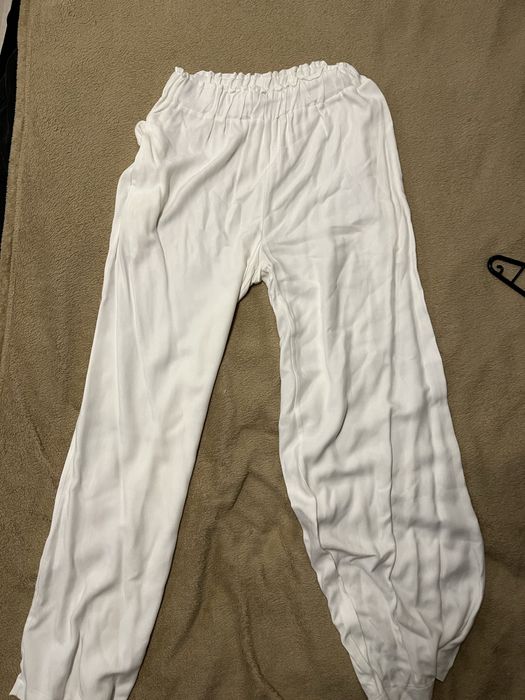 Bialy komplet bluzka i spodnie