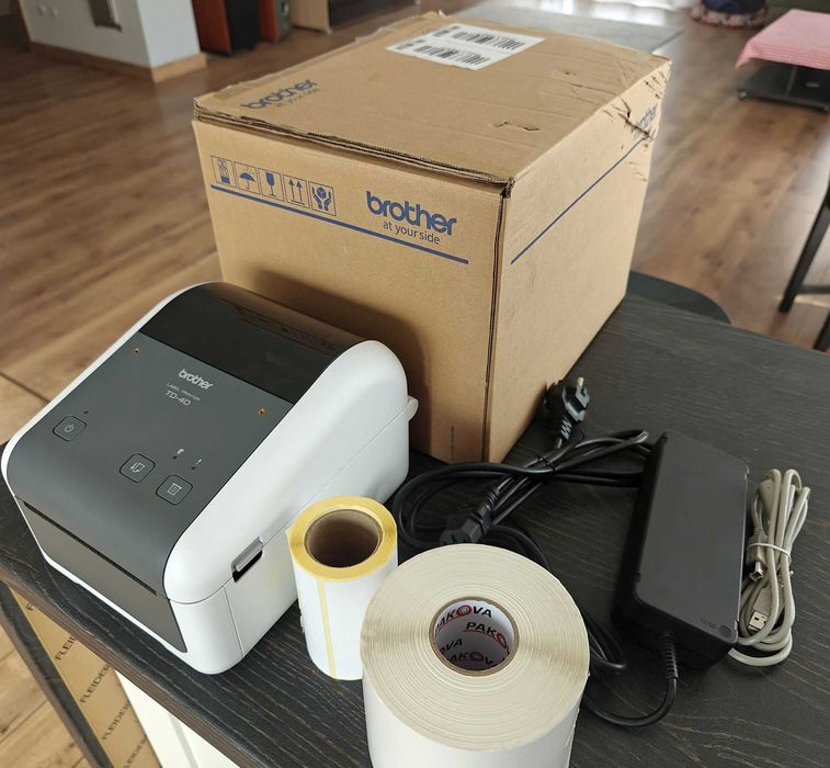 Drukarka termiczna Brother TD-4210D + 2 rolki etykiet (550+)