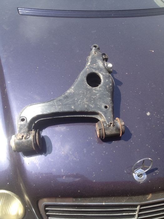 Ричаг, лапа на Mercedes 124,210,202,140.