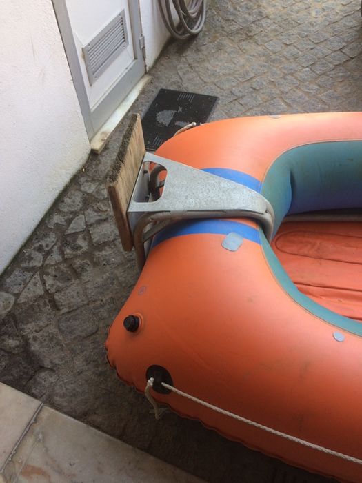 Suport de motor para barco pnumatico