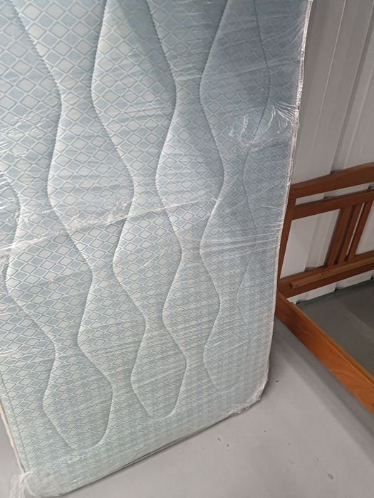 Cama Individual com Estrado e Colchão