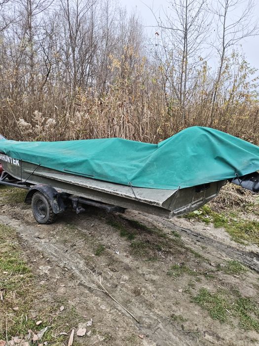 Продам лодку з мотором