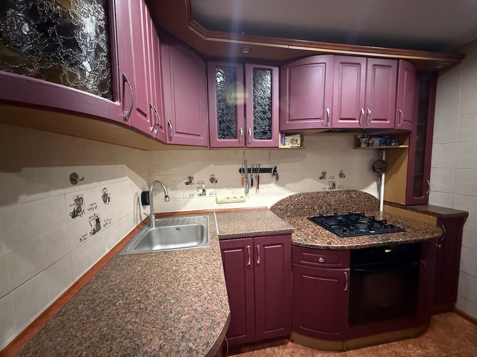 Кухня кутова б,у ,після реставрації. З гранітним єлементом