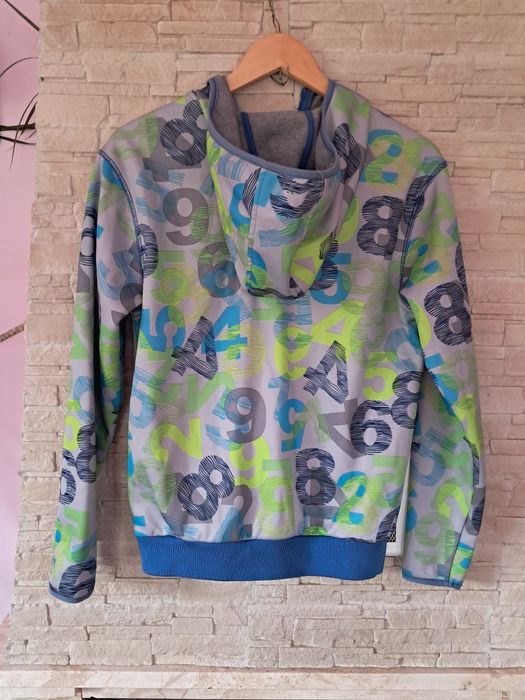 Kurtka podszyta polarem.