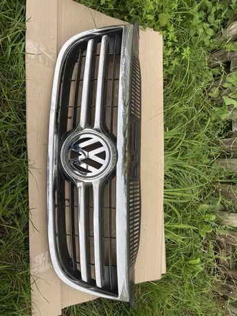 Решётка переднего бампера Volkswagen Tiguan 2011 (до рест)