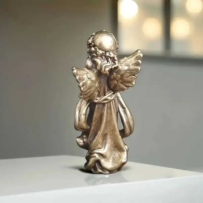 Латунна статуетка ангела . настільний орнамент