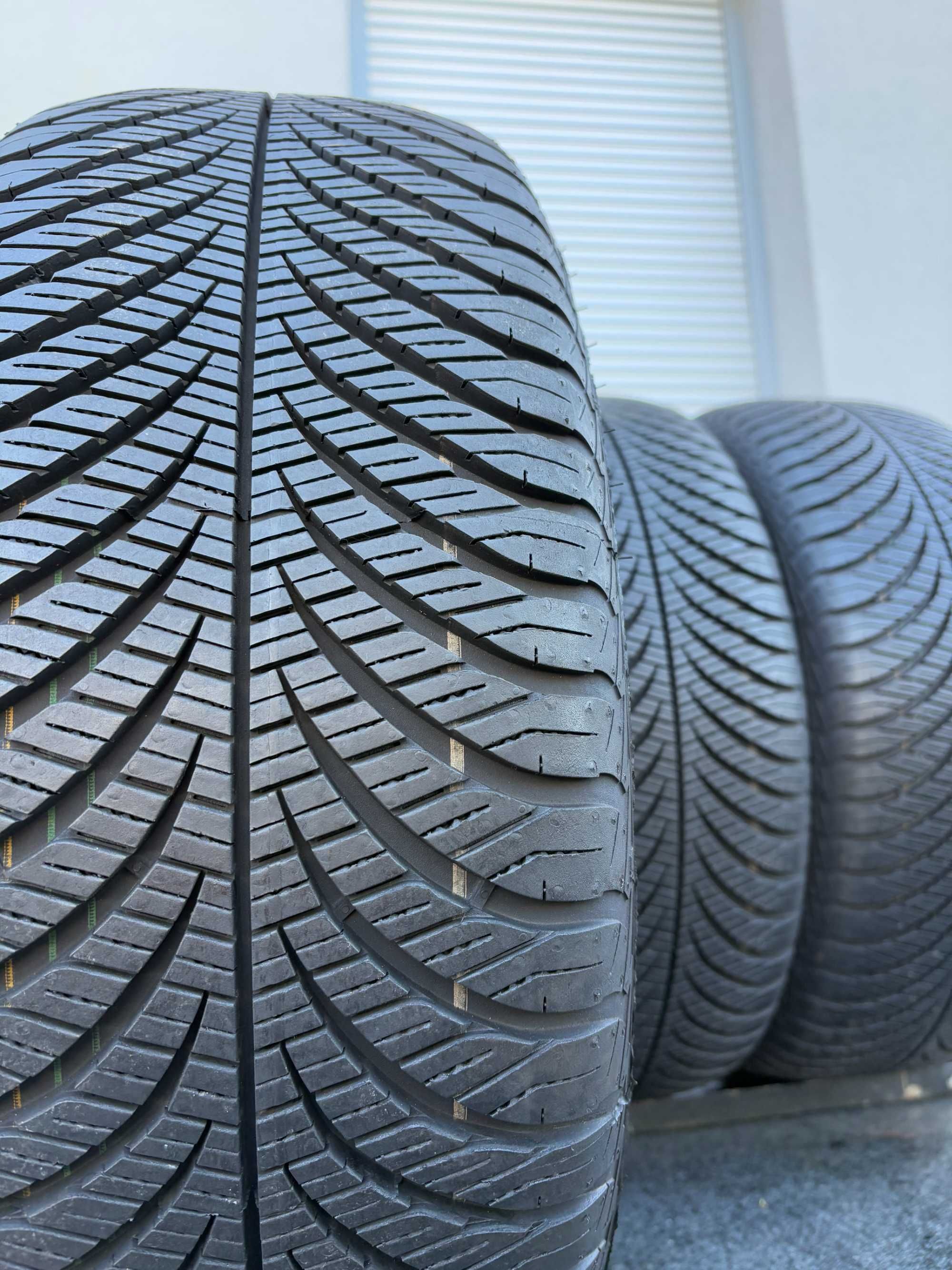 4szt całoroczne 215/55R17 GoodYear 8,8mm 2023r 100% bieżnika 4S67 gwar