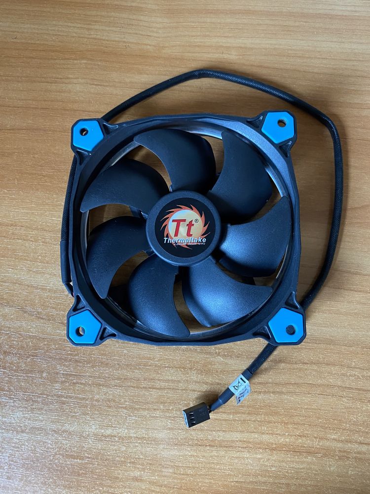 Кулер для корпуса ThermalTake Riing 14