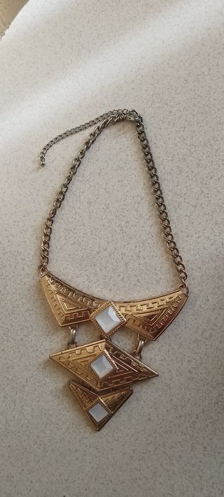 Колье Avon массивное