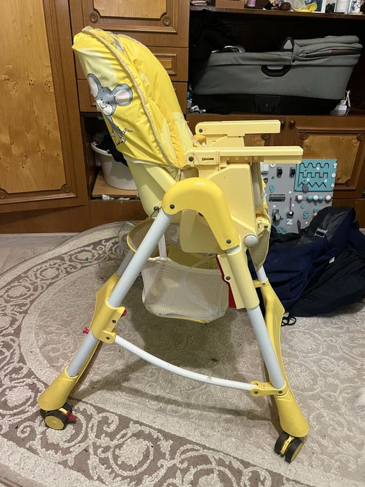 Стільчик для годування