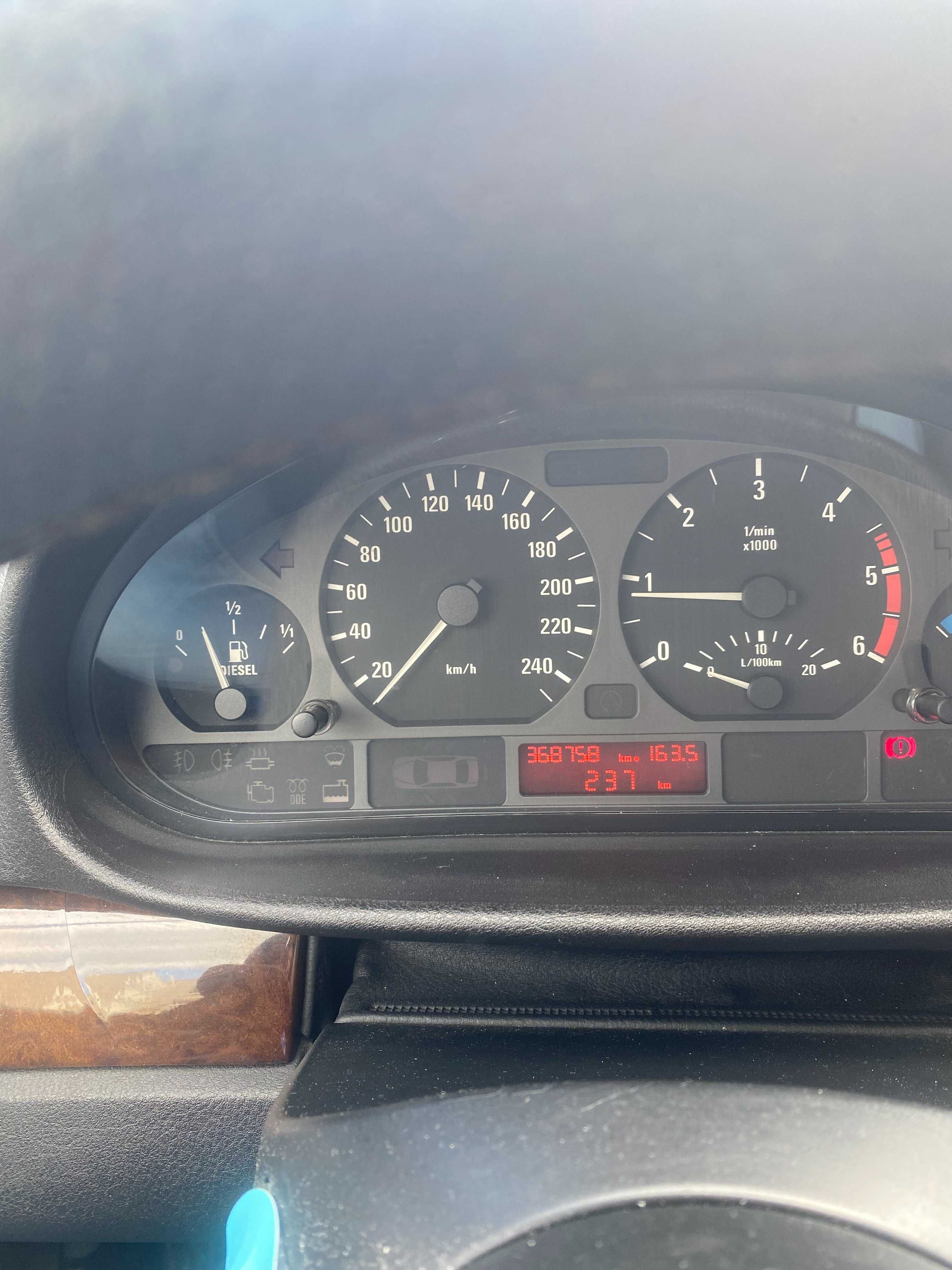 BMW 320 em bom estado geral