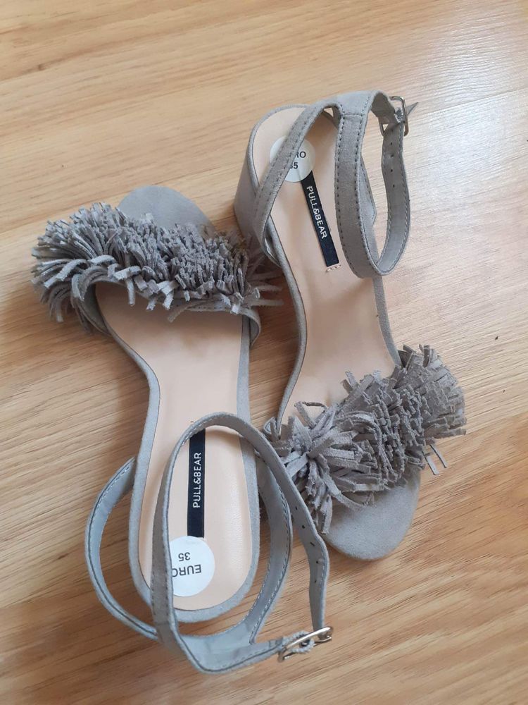 Buty, sandały na obcasie szare rozmiar 35