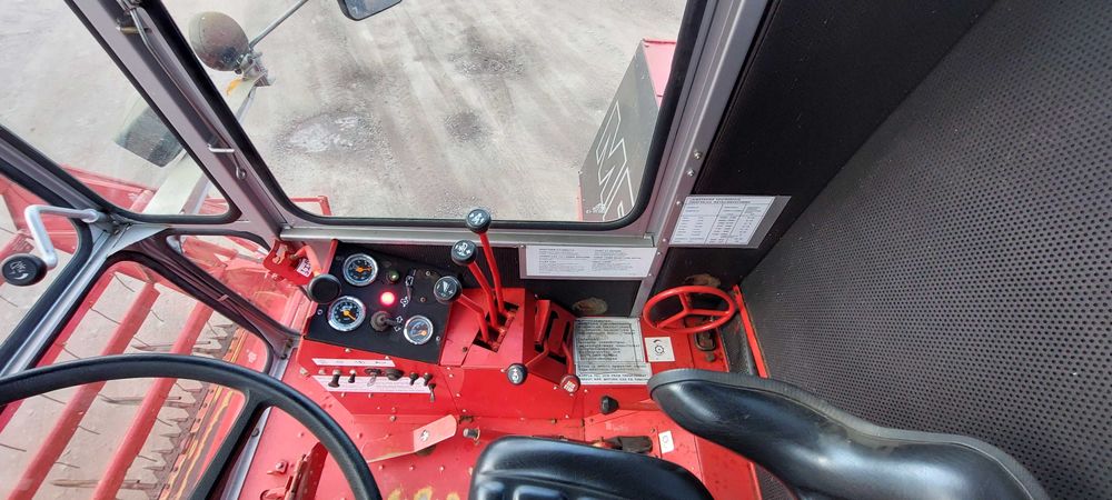 Зернозбиральний комбайн Massey ferguson 330 2.7m