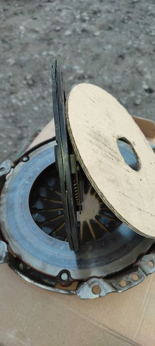 Продам комплект сцепления с выжимным подшипником