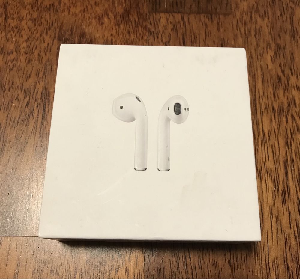 Pudełko po Apple AirPods