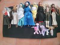 Barbies roupas originais mais bonecas e acessórios brinquedos, caixa.