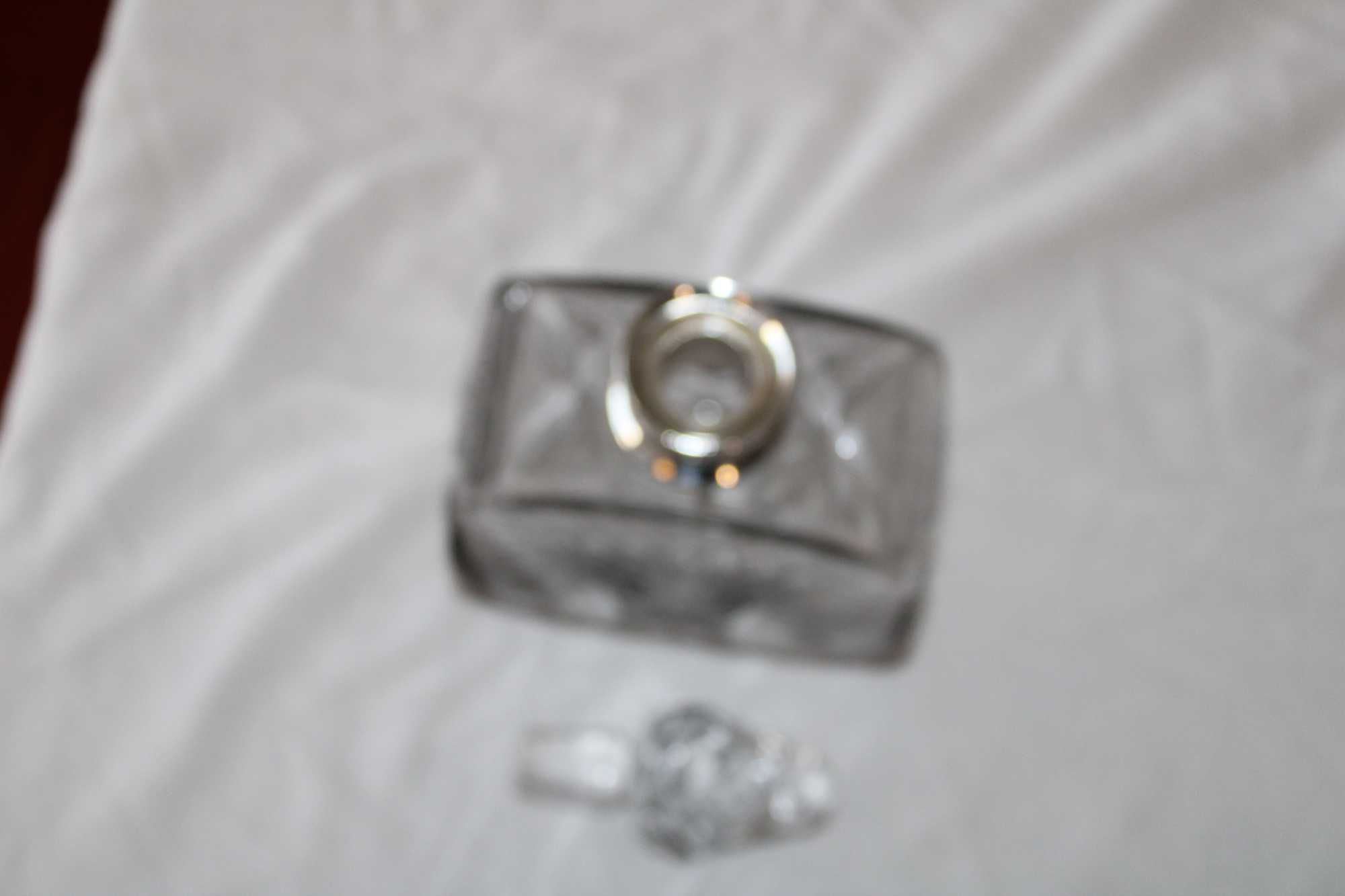 Garrafa em cristal lapidado e gargalo em prata, finais sec XlX , 24 cm