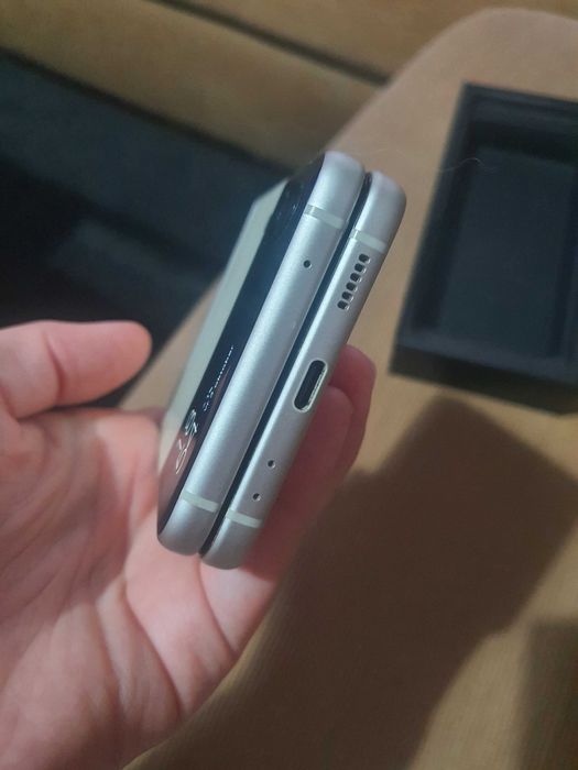Samsung Galaxy Z Flip 3/5G com ecrã partido