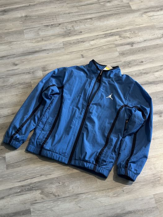 Куртка чоловіча Air Jordan Essentials Woven Jacket Blue FN4537-457