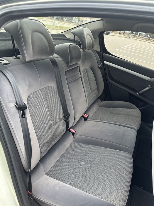 Peugeot 407 2.0 бензин