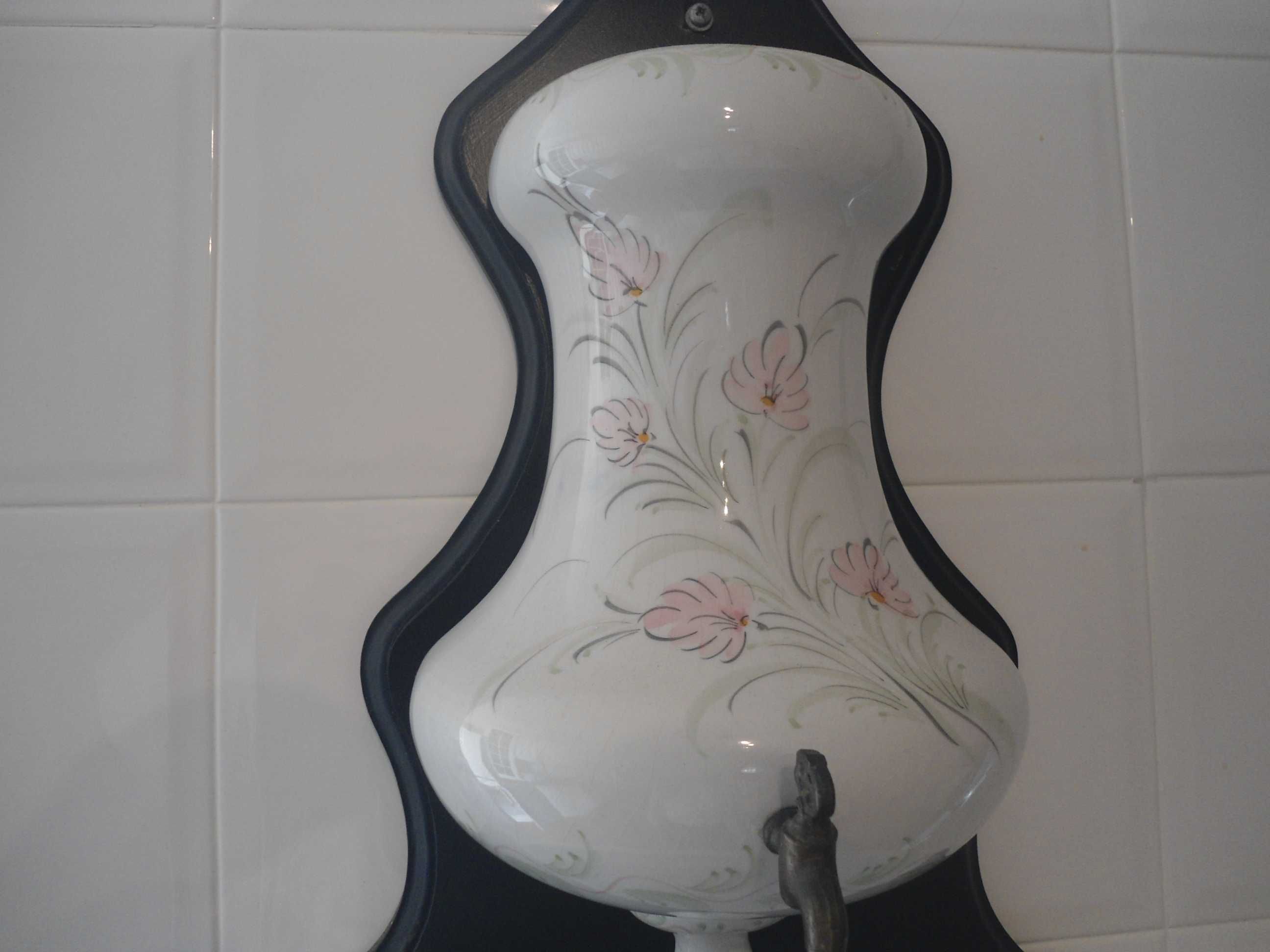 Fonte decorativa com 71 cm de altura