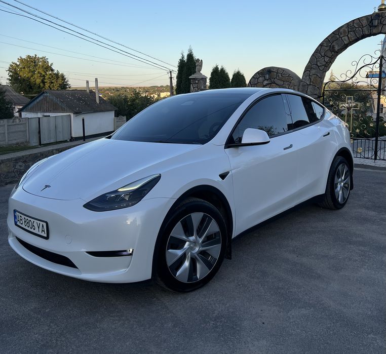Tesla Model Y Long range Dual Motor 82.5 квт 2023 рік