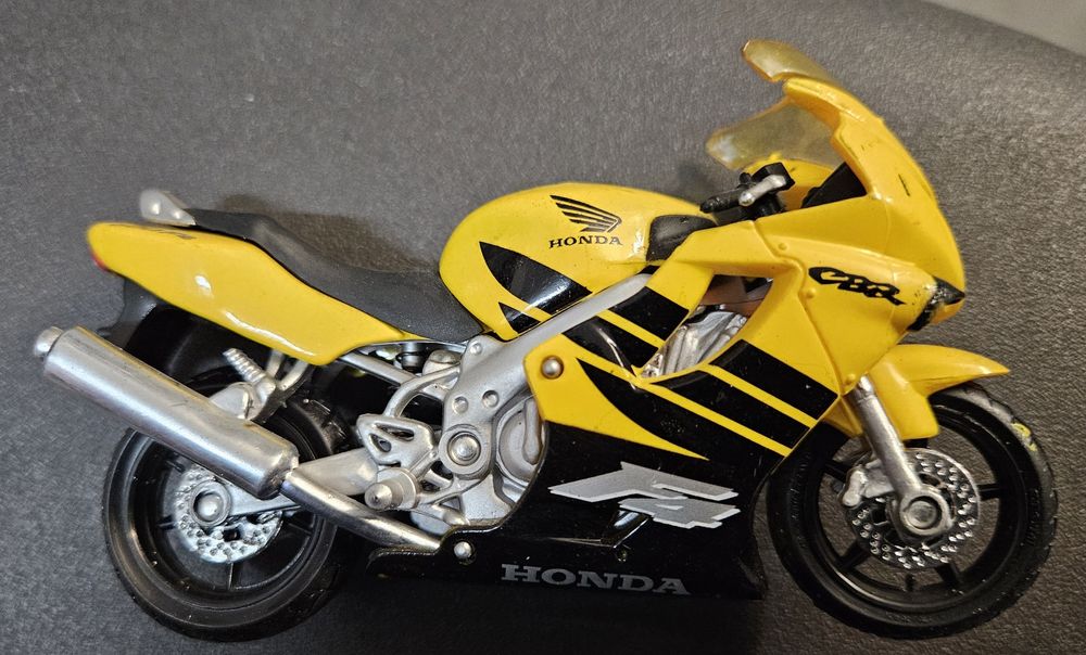 Miniatura moto Honda CBR 600 F4