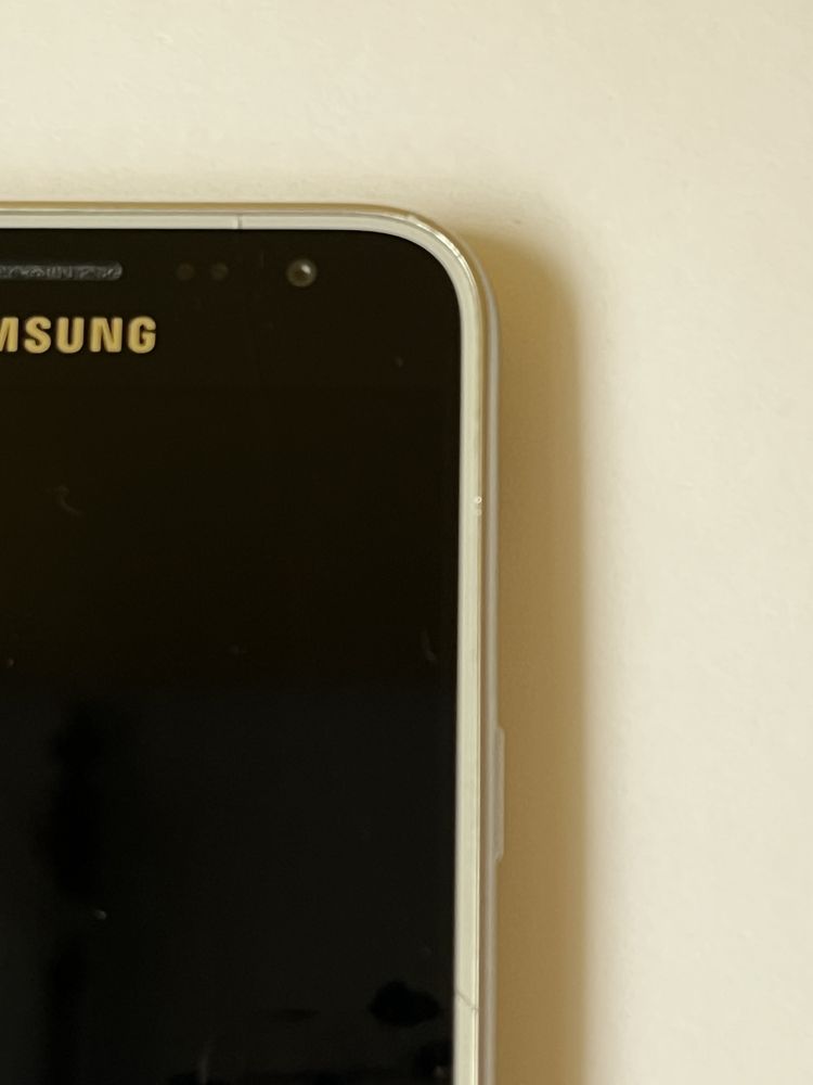 Samsung Galaxy J3 2016 Biały (Uszkodzony)