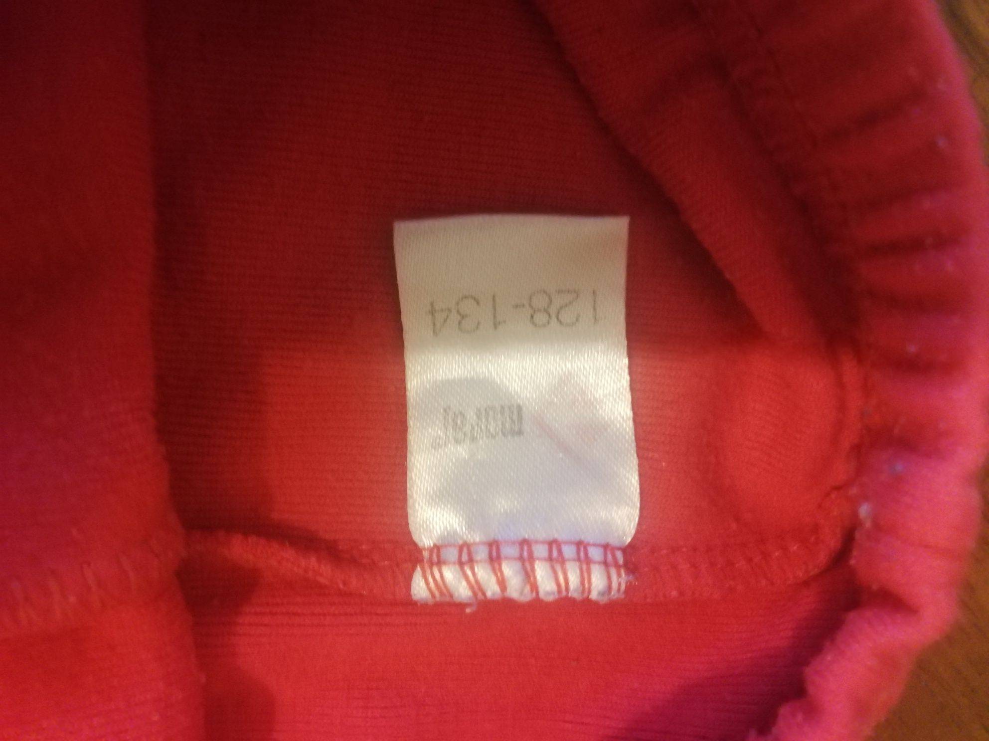Czerwone spodnie termiczne r. 128-134