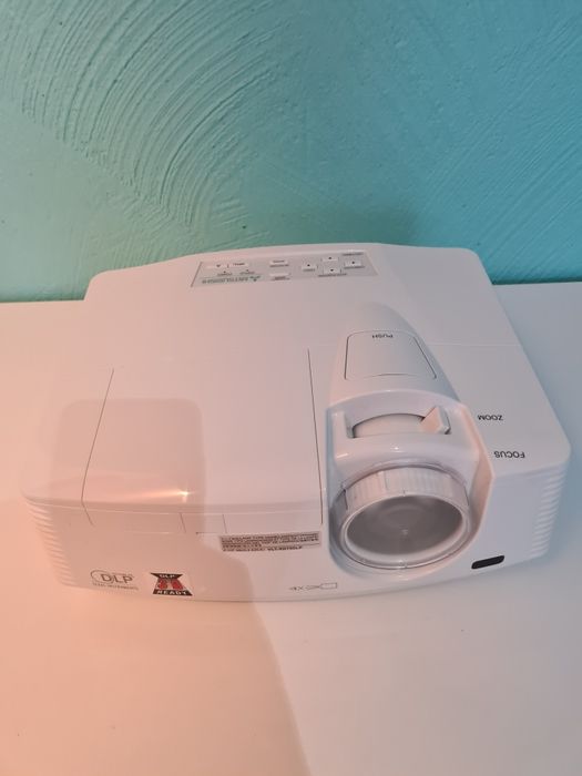 Projektor - Mitsubishi UD740U - Full HD, 3D