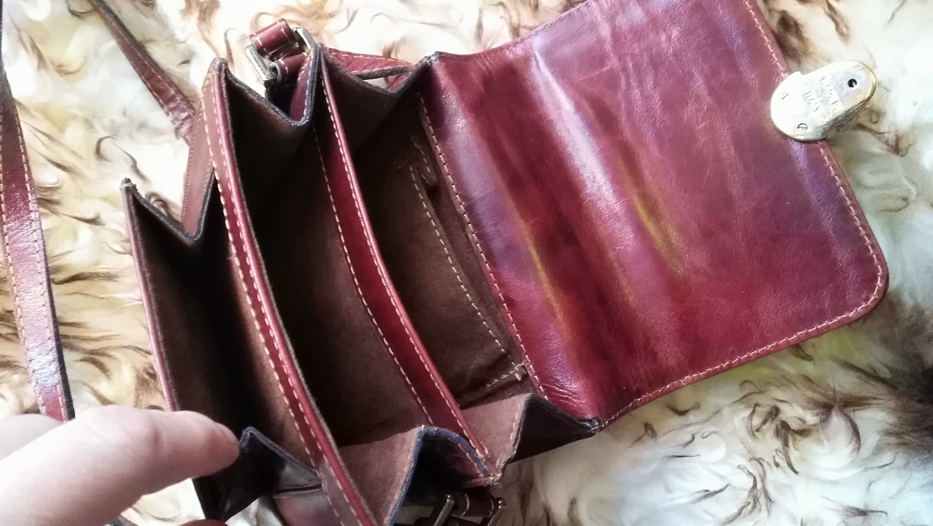 MADE IN ITALY urocza mini torebka listonoszka pasek klamra Vintage